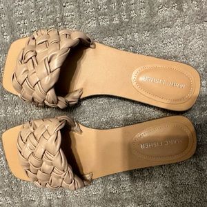 Women’s sandals size 8 never worn